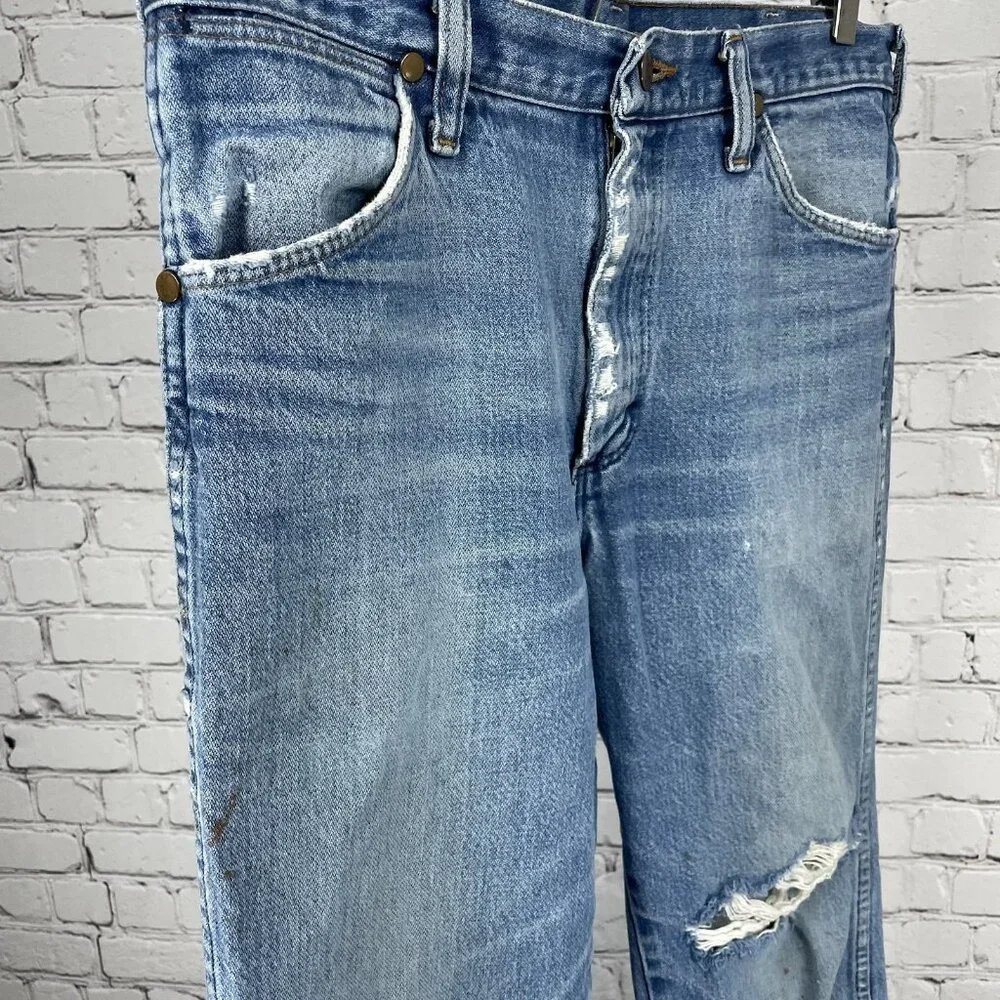 VTG Wrangler Blue Denim Ripped Distressed Straight Leg Jeans USA Size 32 (30x29)
